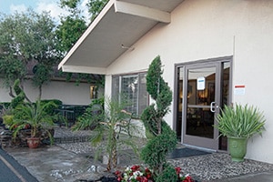 The front entrance to Roseville Care Center