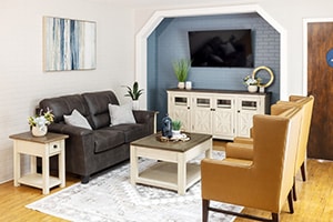 common living room with soft sofas at Roseville Care Center